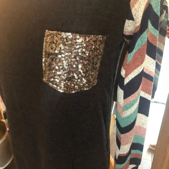 Gold sparkle pocket zig zag black top - Picture 4 of 4